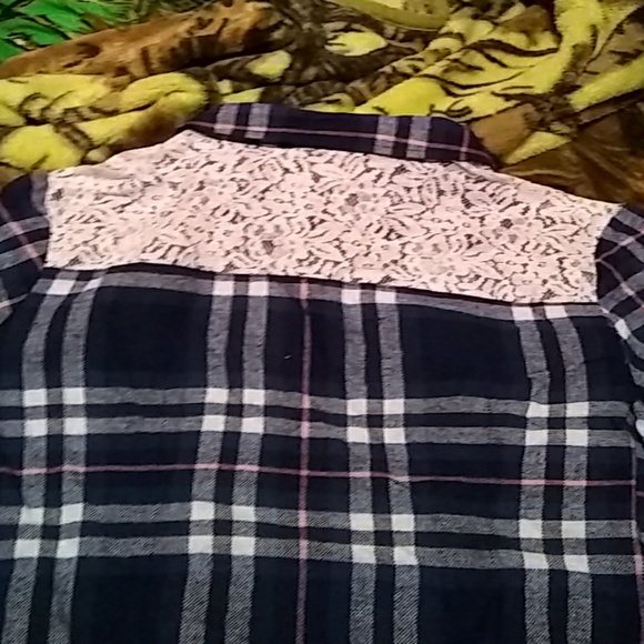 Womens flannel - Picture 2 of 3